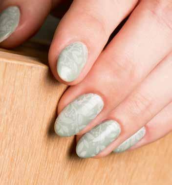 Nail Art Technieken Met deze workshops leg je de basis om je creativiteit uit te dagen. Leer nail art maken in een handomdraai.