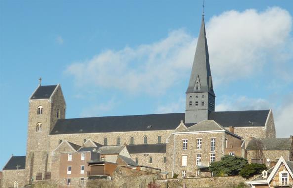 Bij het Verdrag van Verdun (843) in drie delen: West-Francië, Oost-Francië en daartussen een Middenrijk (later Lotharingen genoemd).