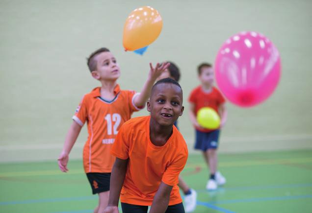 5 Thema: voetbalvaardigheid Het grote voetbalavontuur Test je (voet)balvaardigheid in deze spelen met de bal Inhoud en uitgangspunten van de les Uitgangspunt: iedereen is goed in iets en daarom is