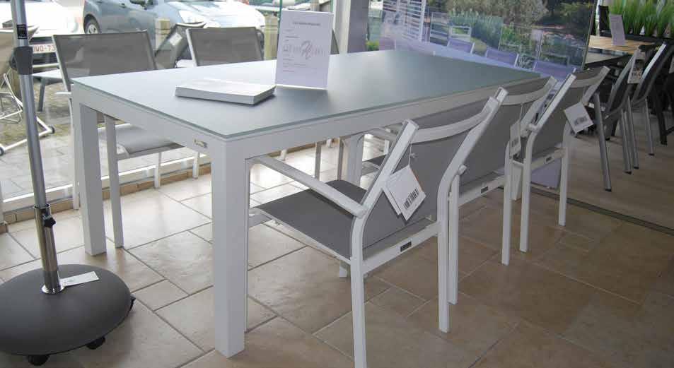 Ook verkrijgbaar met andere stoelen Tafel ook verkrijgbaar met keramisch blad SUMMER 2017 WIT ZAND DANLI DINING Tafel Danli