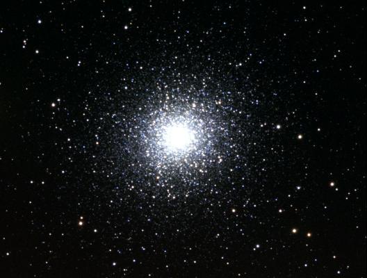 Bolvormige sterrenhopen Draaien als satellieten om de melkweg 150 bekend Sferisch, (half-licht straal ~10 pc)