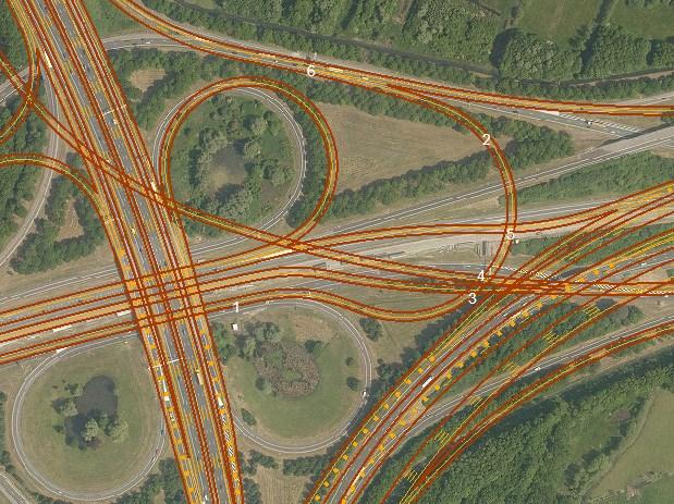 Ook de verderop gelegen verbindingsweg vanaf de A28 naar de A27 richting Hilversum vervalt en wordt vervangen door een nieuwe verbindingsweg.