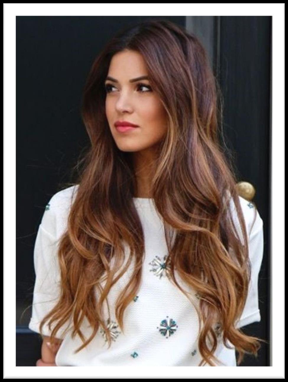 Balayage. Deze herfst zien we veel balayagekapsels en veel kapsels met highlights: meestal geven die een heel natuurlijke touch aan je kapsel. Dus: balayage kapsels.