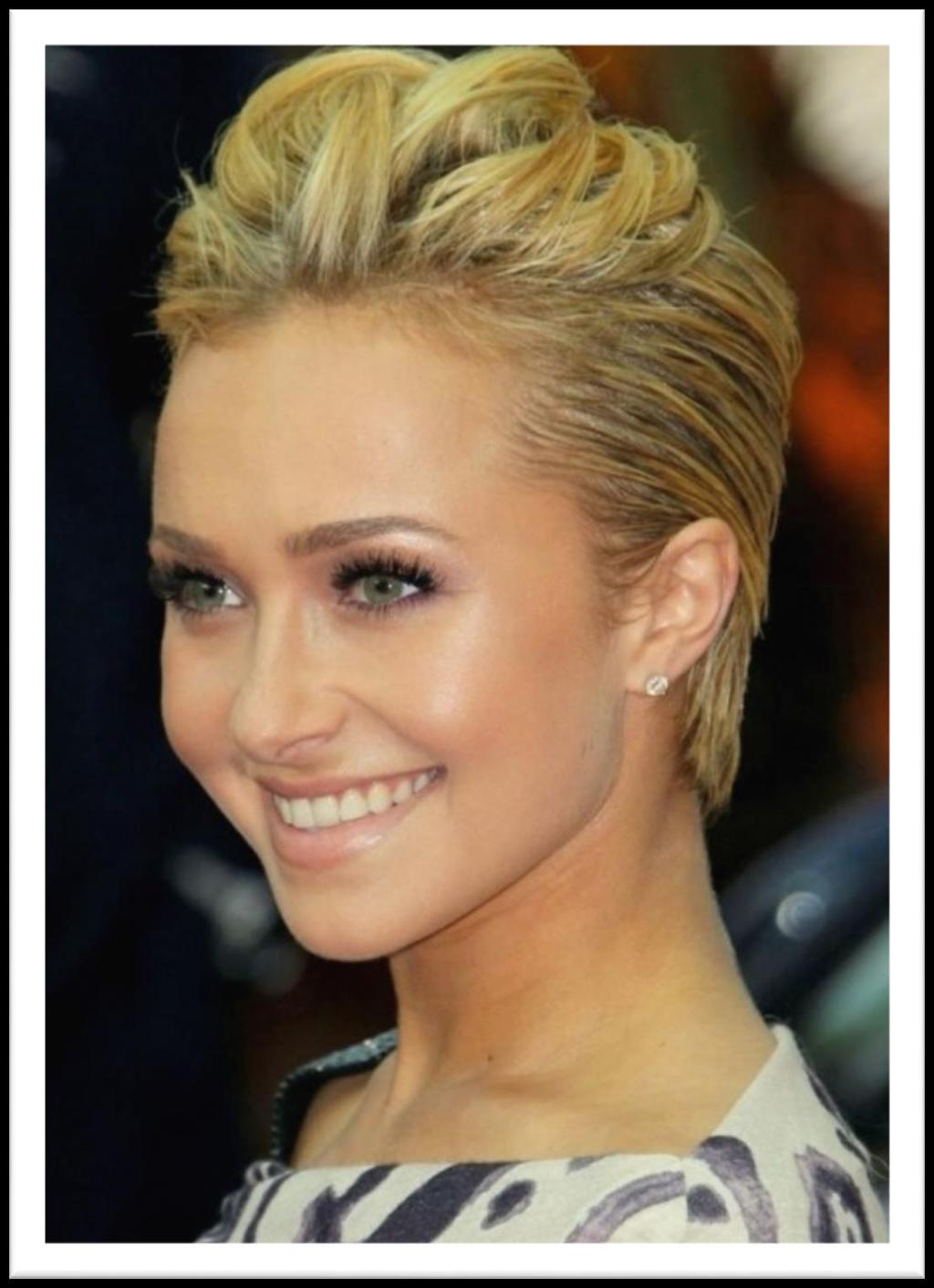 De french twist en chignon.