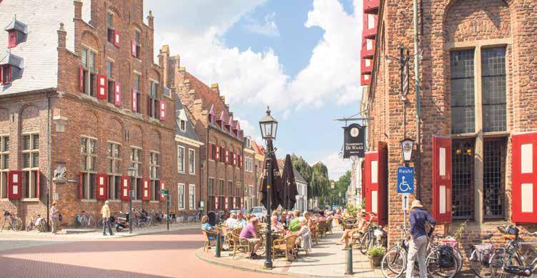 Achterhoek Vakantiekrant Hanzestad Doesburg: oplaadpunt voor levensgenieters Op het snijvlak van de Achterhoek, de Veluwe en de Liemers ligt de Hanzestad Doesburg.