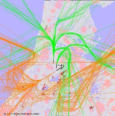 Figuur 2.2: Voorbeelden van in werkelijkheid gevlogen routes door afzonderlijke vliegtuigen, gemeten met radar over een periode van ca. 8 uur overdag (links) en s nachts (rechts). (Bron: FANOMOS.