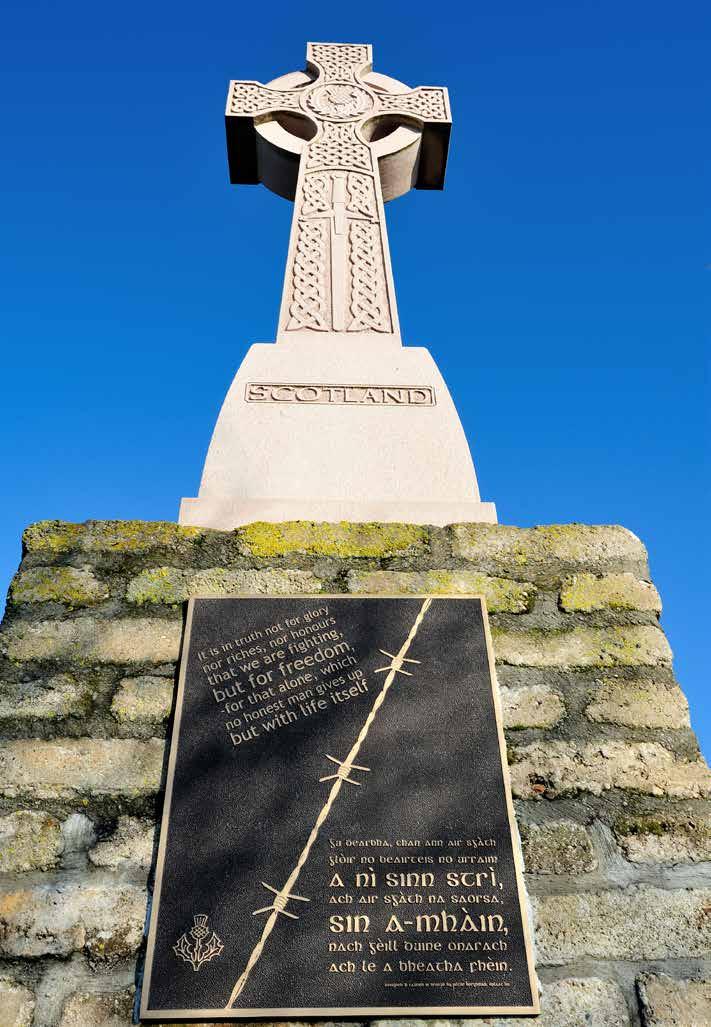 19.08 Herdenkingsplechtigheid aan het Schots Monument Frezenberg, Zonnebeke Van 31 juli tot 20 augustus 1917 waren drie van de vier grote Schotse eenheden, de 9e Divisie, inclusief de 1e (en enige)