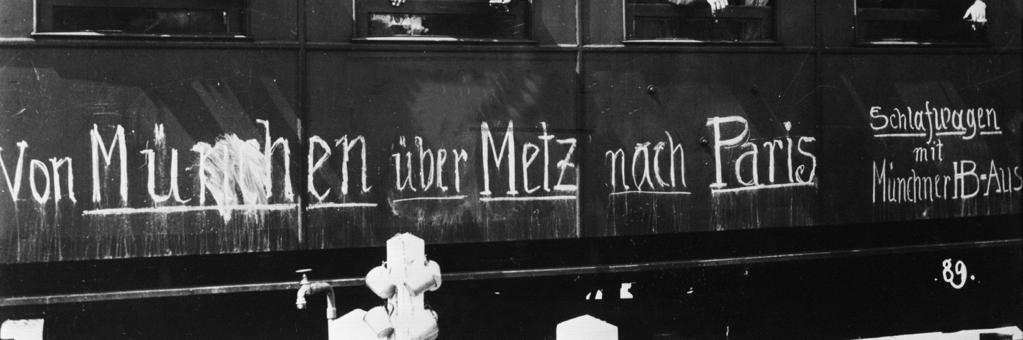 bron 11 Een fragment uit 1917 uit de herinneringen van een Duitse scholier: Het voedsel werd schaars, de rijen werden langer en al gauw was het een dagelijks ritueel om naar de soepbedeling te gaan.