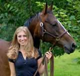 Over de auteurs: Roos Dyson - Gepaard met een Lach Roos is in 2001 afgestudeerd als instructeur aan de opleiding Paardensport in Deurne en in 2010 heeft zij de specialisatie opleiding Akasha Zit en