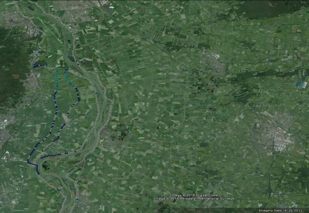 Veessen-Wapenveld en de Limburgse Maas liggen. Figuur 4.16 Verdachte locaties (blauw) HBN berekeningen Rijntakken en Maas.