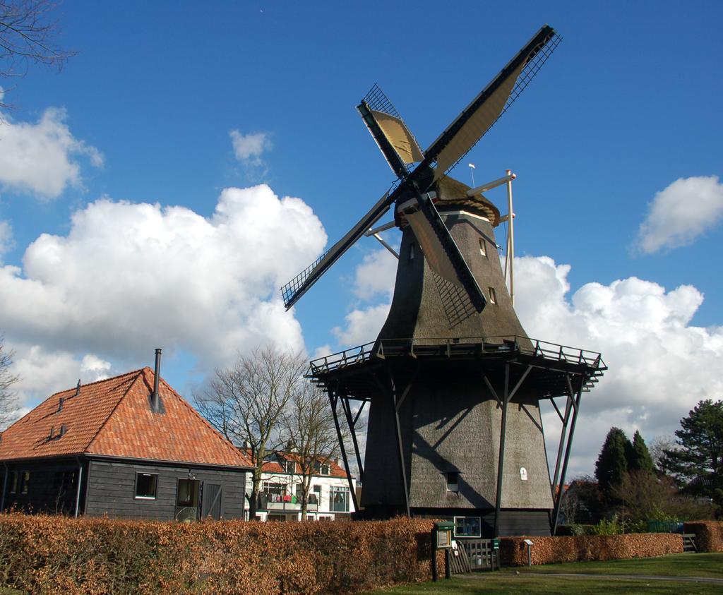 Algemeen De renovatie van de Bosbeekschuur aan de Velserhooftlaan en de beschikbaarheid ervan ten dienste van de exploitatie van de molen is in 2012 eindelijk verder gekomen.