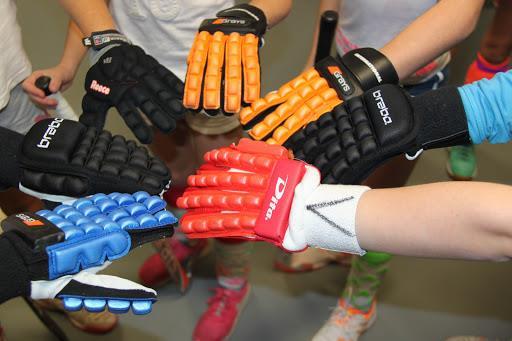 2 Uitrusting Schone sportschoenen met witte zolen Speciale zaalhockeystick Zaalhockey handschoen om linkerhand te beschermen - Dichte vingers