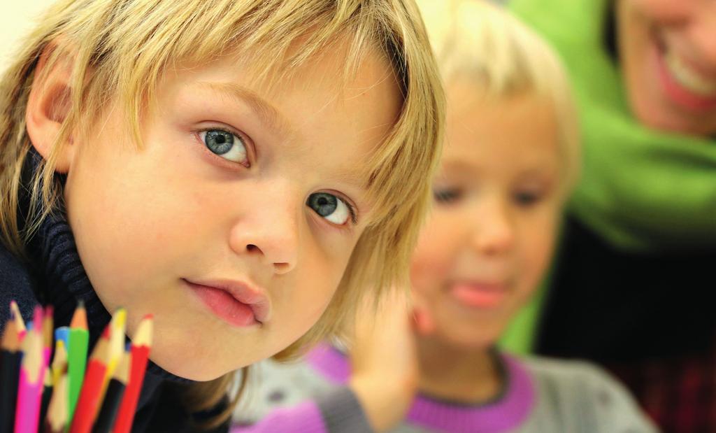 Belang van kleuteronderwijs 98 procent van de kleuters in Vlaanderen gaat naar de kleuterschool. Wat leert jouw kind in de kleuterklas? Je kind leert er stap voor stap en op eigen tempo.
