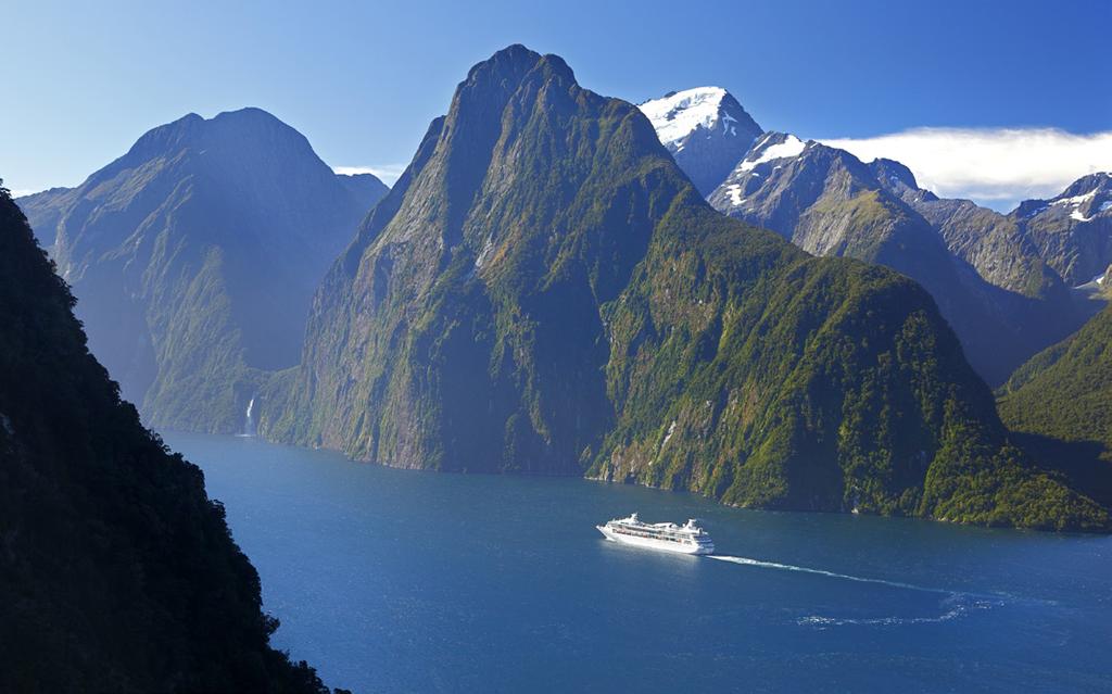 PROGRAMMA Dag 10: Fox Glacier Queenstown Ontbijt in het hotel. U laat de loofbossen van South Westland achter zich en reist verder langs de bergen en valleien via de Haast Pass.