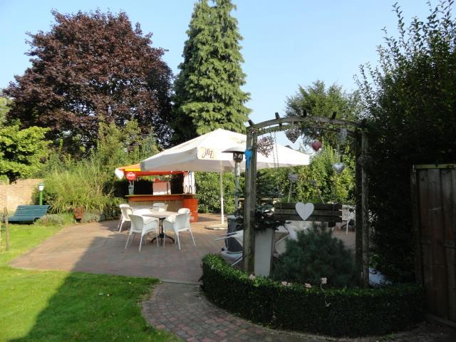 Café Biljart Hannes te Overloon is een dorpscafé zoals een dorpscafé behoort te zijn. Sfeervol ingericht met veel hout en twee biljarts.