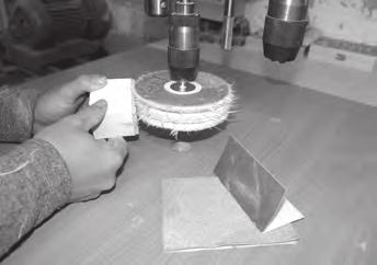 De finishing touch ontvangt het plexiglas door het polijsten met een polijstschijf (doek). oormachine in de boorstandaard fixeren!