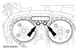 Verwijder het kleppendeksel. Zie voor meer informatie de procedure: (303-01A Motor - 2.