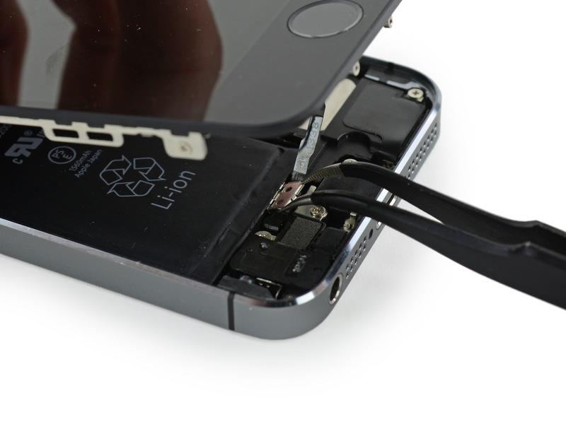 Stap 10 Tijdens het monteren, moet u de Touch ID kabelbeugel opnieuw te installeren.