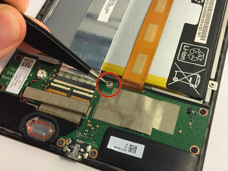 Stap 10 Micro USB / dochterboard Verwijder de grijze zeehond die het midden