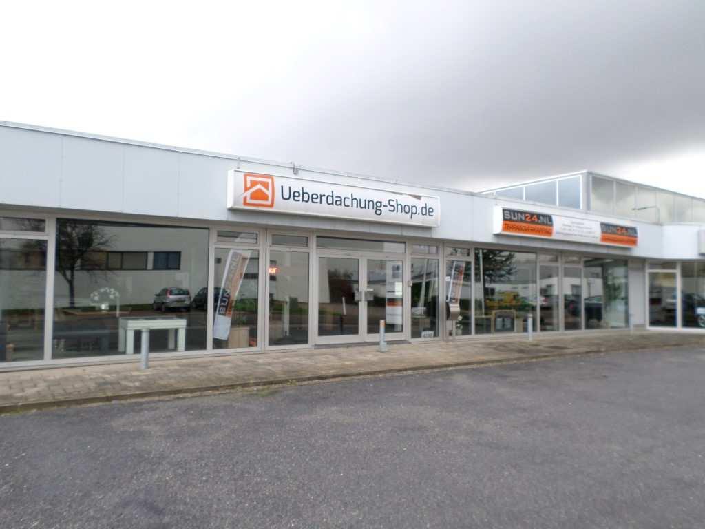 OBJECT LIGGING METRAGE Bedrijvencomplex gelegen op industrieterrein Dentgenbach. Diverse units beschikbaar waaronder een showroom met kantoor van ca. 336m².