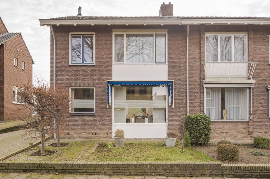 TE KOOP Meijsstraat 18 6166 EB Geleen In Oud Geleen in de nabijheid van winkelcentrum en uitvalswegen is deze sfeervolle instapklare half