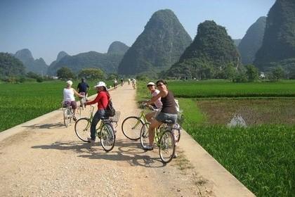 9 Vandaag bezoeken we de omgeving van Yangshuo op een zeer rustige en ludieke manier: een fietstocht langs