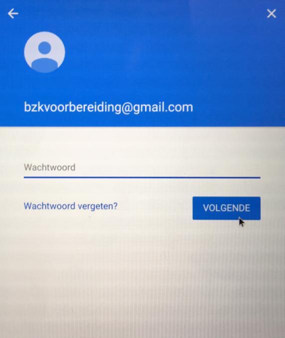 Volg onderstaande stappen om in te loggen in een privé sessie. 1. Na het opstarten van de Chromebook klik je links onderin op de taakbalk op + Persoon toevoegen. 2.