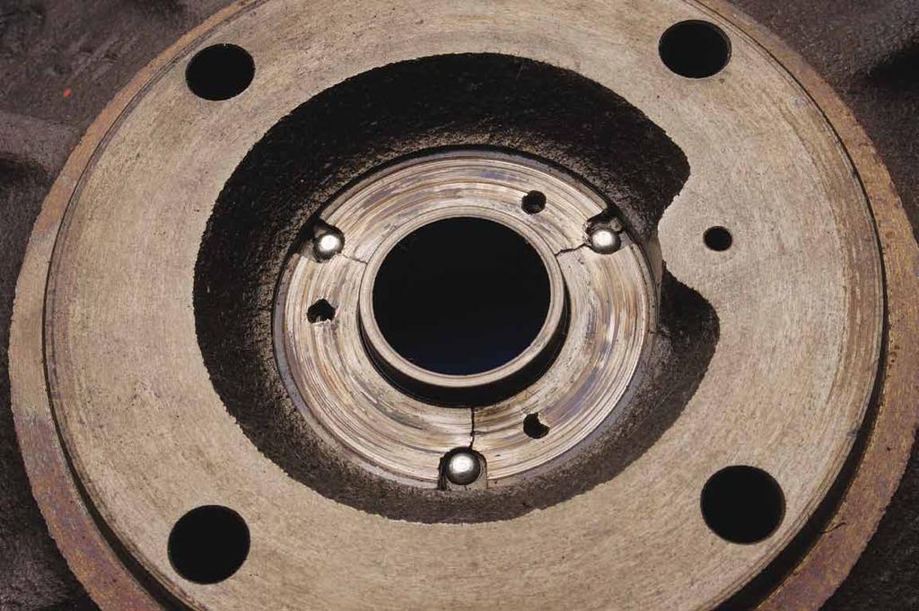 7. Defectiunile turbocompresorului Impuritati in ulei Uleiul din turbocompresor exercita o dubla actiune: de lubrifiere si de racire.