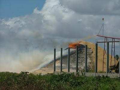 Kaf branden in de open lucht Landbouwchemicaliën Bij de exploitatie van zowel padie als bacoven worden op regelmatige basis bespuitingen uitgevoerd.