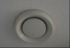 Is er sprake van gebalanceerde ventilatie, dan kan de aanvrager volstaan met foto s van afvoerrooster in de keuken, badkamer en toilet en toevoerroosters in de woonkamer en slaapkamers.