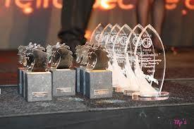 Jaargang 4, nr. 22 Pagina 3 PAARDRIJDEN - EQUESTRALA AWARDS 2012 Op zaterdag 8 december vinden de prestigieuze Equestrala Awards plaats.