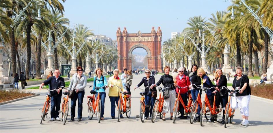 DAG 2. DONDERDAG 12 OKTOBER 2017 FIETS SAFARI - SHOPPING - RUNNING TAPAS DINNER Na een heerlijk ontbijtbuffet wandelen we in ca.