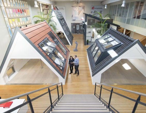 VELUX dakkapellen Bezoek onze showroom Ervaar 'in het echt' wat daglicht en frisse lucht met uw ruimte kunnen doen. In een aantal echte zolders laten we u graag zien welke mogelijkheden er zijn.