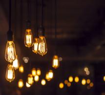 Spaarlampen: zijn een soort fluorescentielamp maar met kleine gebogen buisjes, waarin zich eveneens edelgas en kwikdampen bevinden.