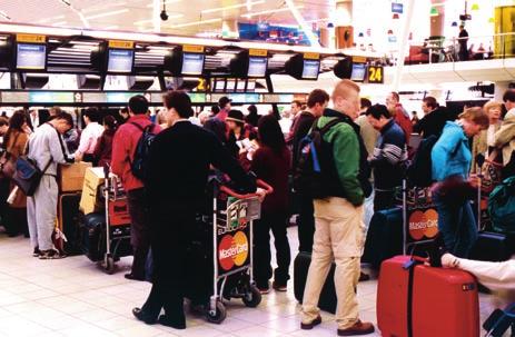 Afhandeling bagage moet beter De afhandeling van de bagage verbeterde in 2004 ten opzichte van 2003, zij het in beperkte mate.