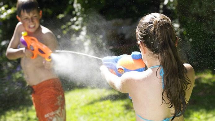 Neem je eigen waterpistool en zwemkleding mee want we hebben een watergevecht.