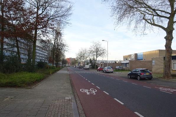 430 m² Ligging en omgeving : Dit deel van de Urkhovenseweg is gelegen in het verlengde van