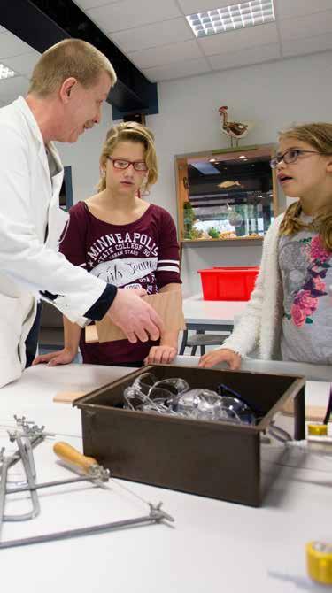 ONC Persoonlijk 11 11 Huiswerkbegeleiding Sommige leerlingen hebben meer ondersteuning nodig bij het leren en maken van het huiswerk. Voor hen is er buiten schooltijd huiswerkbegeleiding.