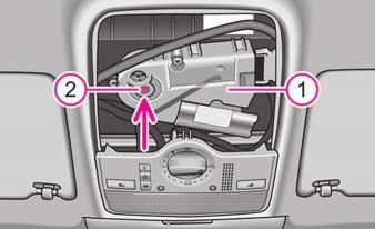 Houd de sleutel in het slot van het bestuurdersportier in de sluitstand of druk de sluittoets van de afstandsbediening zo lang in dat het schuif-/kanteldak is gesloten.