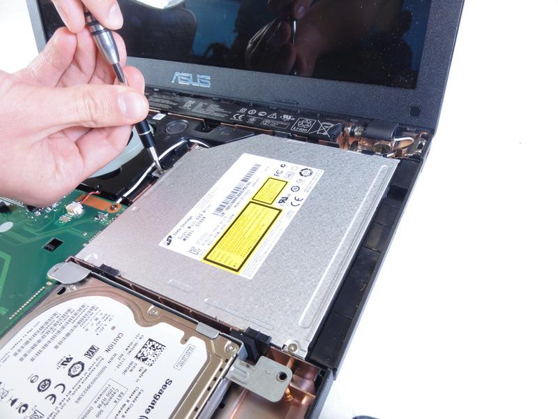 Stap 10 Dvd drive Verwijder de enige schroef die houden van de