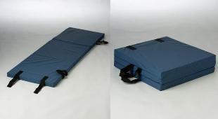 Uitvalmat voor naast het bed Veiligheid & mobiliteit in en rond het bed, bedsponden Deze mat is vervaardigd uit een brandvertragend schuim met een hoge densiteit van 25