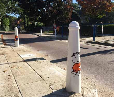 De gesublimeerde afzetpalen vergroten de verkeersveiligheid in de schoolomgeving.