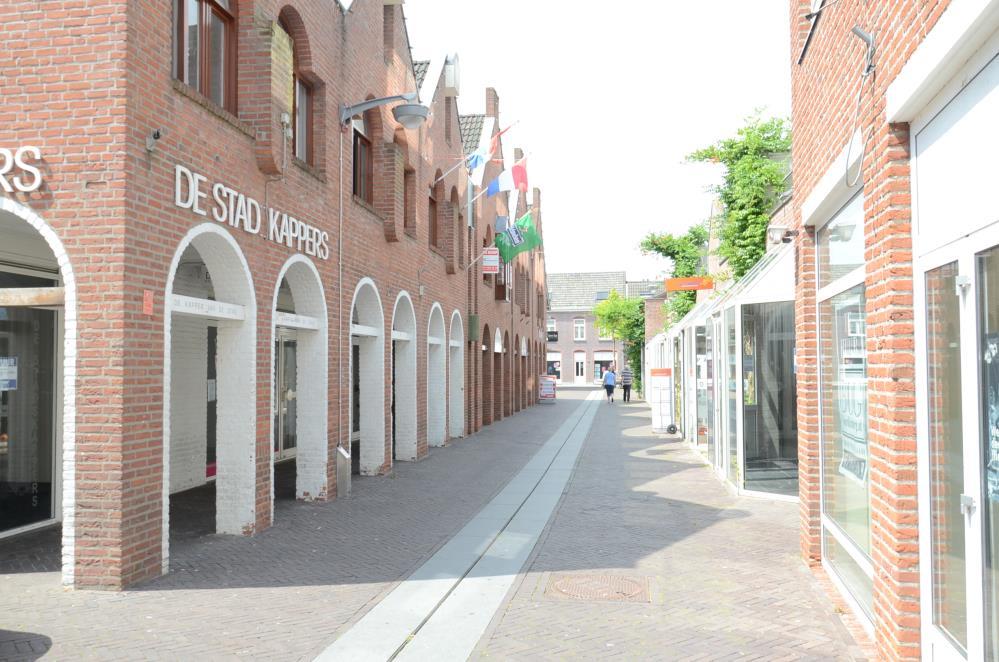 PARKEREN Het object ligt in een voetgangersgebied in het centrum van Venray.