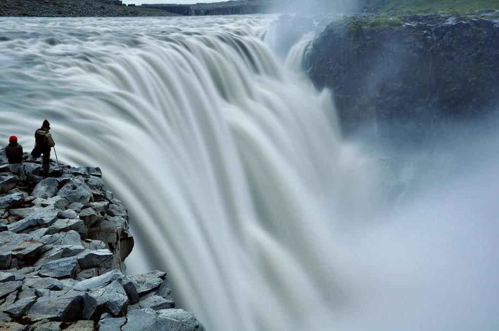 ZATERDAG 01/07: EGILSSTADIR-DETTIFOSS-LAKE MYVATN-AKUREYRI Vandaag ontdekken we het woestijnplateau Modrudalsoraefi. Onderweg naar Lake Myvatn houden we even halt aan de Dettifoss waterval.