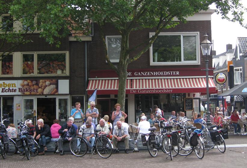 In grote centra, zoals in Arnhem en Nijmegen, zien we dat vrijkomende winkelpanden worden ingevuld met horeca (zoals lunchrooms, koffiebars, loungecafés).