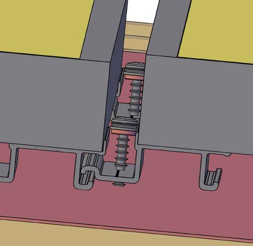 Bovenliggende paneel koppellip wordt onder de montagelip van onderliggende pv-paneel geplaast.