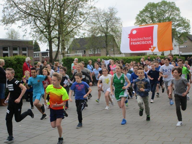 Heel veel foto s op Isy Bezoek aan Kindervallei Houthem Kindervallei Houthem is een hotel voor kinderen met een beperking. Zij kunnen hier vakantie vieren met het hele gezin.