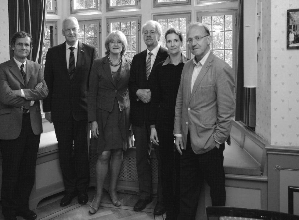 De RZO in vergadering bijeen op 15 mei 2013. Van links naar rechts: prof. dr. J.K.M. Gevers, ir. M.A. van Maanen, mevrouw J.L.E.M.W.R.R. Tiesinga-Autsema, voorzitter, prof.
