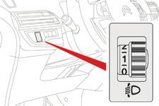 Zicht Koplampen handmatig verstellen Verstel de koplampen afhankelijk van de belading van uw auto om verblinding van medeweggebruikers te voorkomen. 0. 1 of 2 personen op de voorstoelen. -.