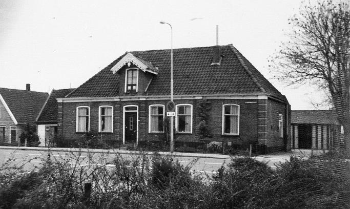 zijn. Veel succes! 1. 100 jaar geleden lag de weg langs het Lagedijkje (Zeeweg) en Andijk nog op de dijk.